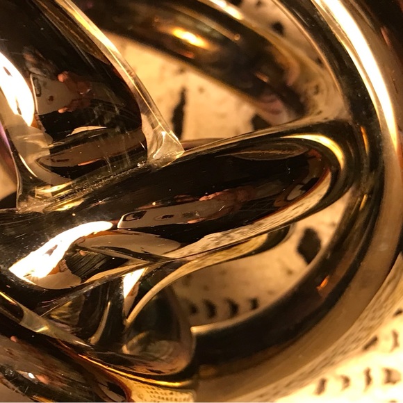 Endless Knot Ornamental Glass - Picture 3 of 5